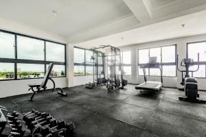 Modern 3BR Apt w AC & Parking Sleeps 6