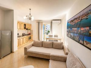 H&G Seaview Apartments