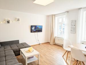 Urlaubsmagie - Ferienwohnung Farngrün - Sauna & Saisonaler Pool, bis zu 10P