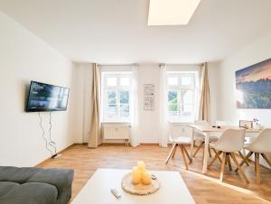 Urlaubsmagie - Ferienwohnung Farngrün - Sauna & Saisonaler Pool, bis zu 10P