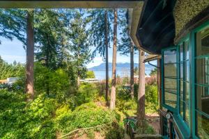 Cozy Private Room Near UBC & Pacific Spirit Park