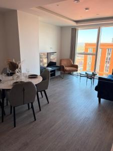 LuxeCity - Manchester Skyline City View