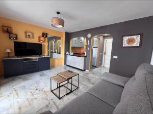 Spacious Apartment with 3 pools very central