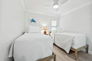 #821 Sanibel Moorings Courtyard View