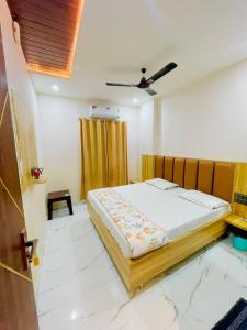 Hotal Gyanav at Surajpol Circle Main city
