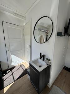 Ally simple Cozy Studio Juhkentali 42 Tallinn near city centre airport next to bus station