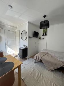 Ally simple Cozy Studio Juhkentali 42 Tallinn near city centre airport next to bus station