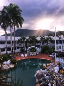 New Chalon hotel, 
Cairns, Australia.
The photo picture quality can be
variable. We apologize if the
quality is of an unacceptable
level.