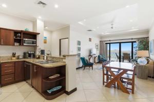 Ocean-Views, Infinity Pools & Sunset Veranda