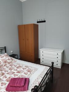 comfortable room and shared kitchen and bathroom