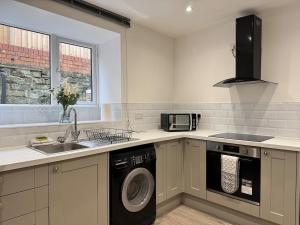 Parking, Self-Check in, Modern Home 3 Bedrooms