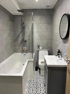 Parking, Self-Check in, Modern Home 3 Bedrooms