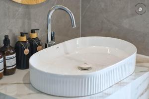 Annam Deluxe Rustic Apartment - 5 minutes to Westlake