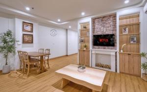 Annam Deluxe Rustic Apartment - 5 minutes to Westlake