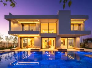 Luxury 6BR Villa with Pool & Cinema Near Center