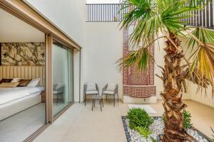 Luxury 6BR Villa with Pool & Cinema Near Center