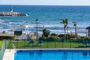 Beachfront Sea views apartment Puerto de Cabopino
