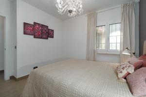Beachfront Sea views apartment Puerto de Cabopino