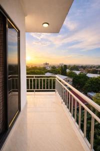 Brand New Urban Haven 3 Bedroom Classic Apartment