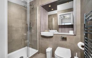 Stunning 1 bedroom apartment - free parking