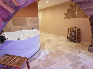 Lenvoûtante, loveroom jacuzzi romantique