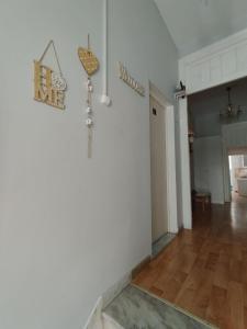 comfortable room and shared kitchen and bathroom