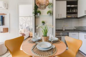 Home Office Luxury Downtown Walkable + Subway