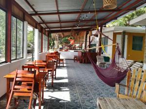 Miraflores Beach Lodge