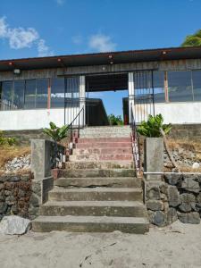 Miraflores Beach Lodge