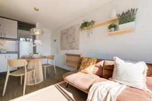 Home Office Luxury Downtown Walkable + Subway