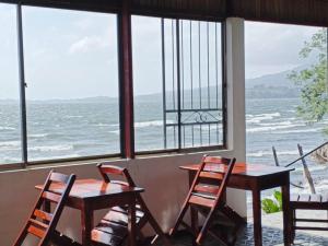 Miraflores Beach Lodge