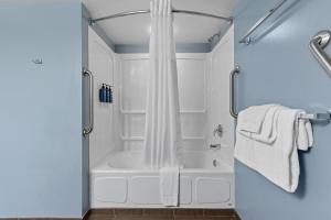 Victoria - WorldMark - Downtown 2 Bedroom, 2 Bath Kitchen Suite - June 26th - July 5th , Free Parking