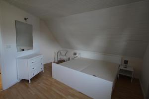 Moderne FeWo mit Balkon in ruhiger Lage