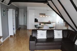 Moderne FeWo mit Balkon in ruhiger Lage