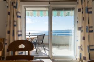 Spectacular sea views, garage, bike storage