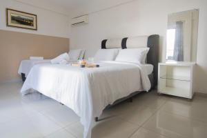 MAU11 - Av. Brasil, Churrasq, 3 Dorm, Climatizado