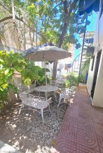 Casa Familiar con Jacuzzi, 2 habs, Patio en Res Sans Souci, Ave España