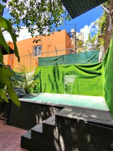 Casa Familiar con Jacuzzi, 2 habs, Patio en Res Sans Souci, Ave España