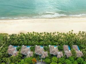 Beachfront Luxury 5BR Villa Private Pool Near My Khe Beach, Premier Village Resort