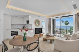 La Viu - Luxury Beachfront Apartment by Finest Rentals