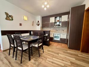 Green Garden Apartment