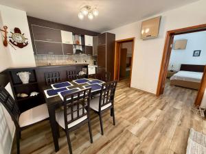 Green Garden Apartment