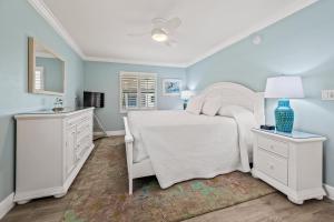 #1021 Sanibel Moorings Gulf View