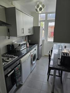 Spacious Home Near Station Easy London Access