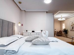 Zeya Modern Stay with Underground Parking