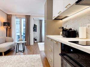 Zeya Modern Stay with Underground Parking