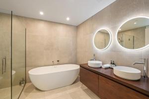 Executive Ground Floor Apartment in Merivale