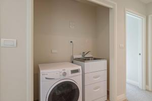Executive Ground Floor Apartment in Merivale