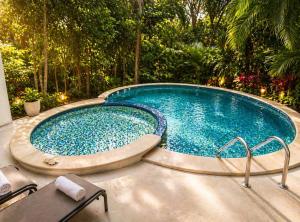 Private Pool Villa, Walk to Beach & 5th Ave