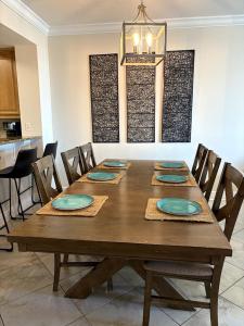 3BR Beachfront Huge Balcony 2 Pools Luxury